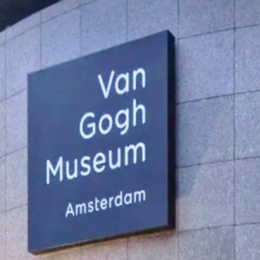 Museu_Van_Gogh.JPG>